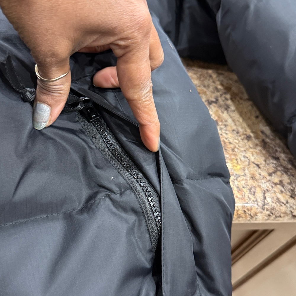 The North Face Men's Dark Puffer Jacket - Picture 11 of 17